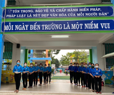 Trường Mầm Non Hoa Mai hưởng ứng thực hiện “Ra quân thiết lập trật tự đô thị, an toàn giao thông” nhằm đảm bảo an ninh tra trật tự xung quanh khu vực cổng trường.