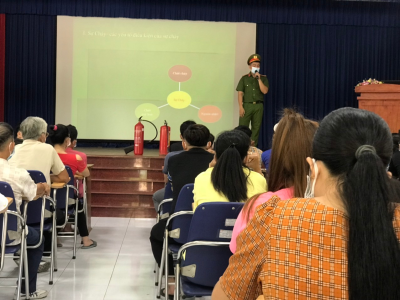 Trường MN Hoa Mai tập huấn phòng cháy chữa cháy cho CBGV NV
