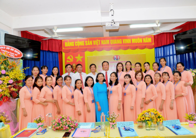 Hình ảnh Đại biểu về dự Đại hội và tập thể chi bộ Trường Mầm Non Hoa Mai