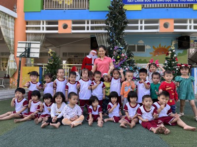 Các bé trường Mầm non Hoa Mai cùng đón Noel năm 2022