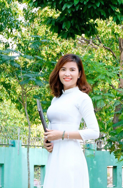 TUYÊN DƯƠNG “GƯƠNG SÁNG GIÁO VIÊN” CHÀO MỪNG KỈ NIỆM 41 NĂM NGÀY NHÀ GIÁO VIỆT NAM (20/11/1982-20/11/2023)- GƯƠNG SÁNG "CÔ TRẦN THỊ BÍCH TRÂM"