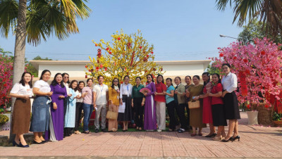 Trường mầm non Hoa Mai tham gia “Hội thi trang trí cây Mai - Đào” năm 2024 với chủ đề “Góc phố xuân” do phường Phú Mỹ tổ chức