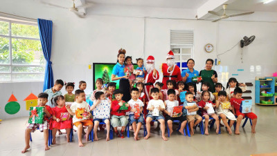 TRƯỜNG MẦM NON HOA MAI RỘN RÀNG KHÔNG KHÍ GIÁNG SINH 2025