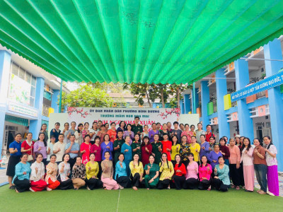 TRƯỜNG MẦM NON HOA MAI TỔ CHỨC NGÀY HỘI XUÂN – GÓI BÁNH CHƯNG, BÁNH TÉT