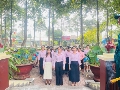 Trường Mầm non Hoa Mai tổ chức cho CBGV và trẻ Khối Lá viếng Đài tưởng niệm Liệt sĩ nhân kỷ niệm 51 năm Ngày Giải phóng miền Nam (30/4/1975 – 30/4/2026)
