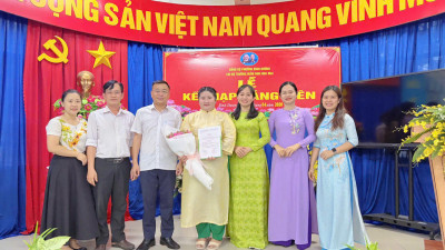Chi bộ trường Mầm non Hoa Mai long trọng tổ chức Lễ kết nạp đảng viên cho quần chúng ưu tú là đoàn viên vào Đảng Cộng sản Việt Nam.
