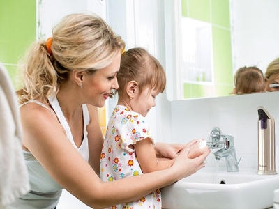 Dạy bé tự giác học tập và chăm sóc bản thân