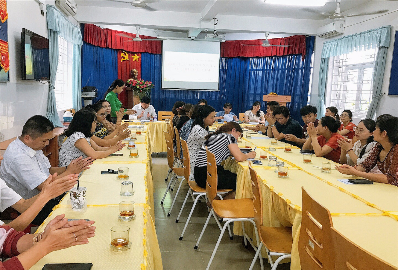 NHỮNG VIỆC CHA MẸ KHÔNG NÊN LÀM THAY CHO CON ĐỂ GIÚP CON TỰ LẬP HƠN