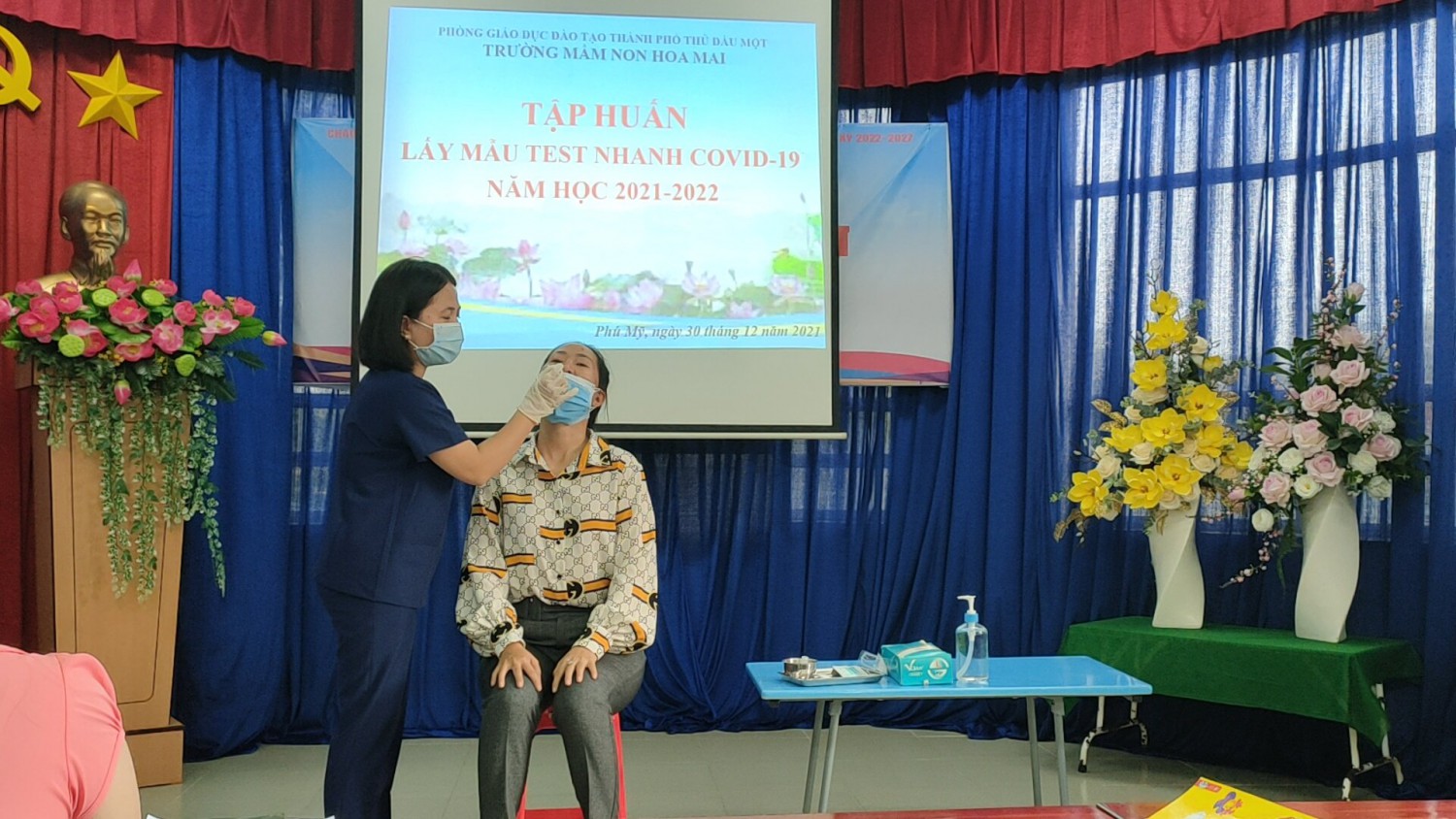 Hình ảnh Hướng dẫn kỹ thuật lấy mẫu bệnh phẩm và thực hiện kỹ thuật test nhanh kháng nguyên virus SARS-CoV-2 