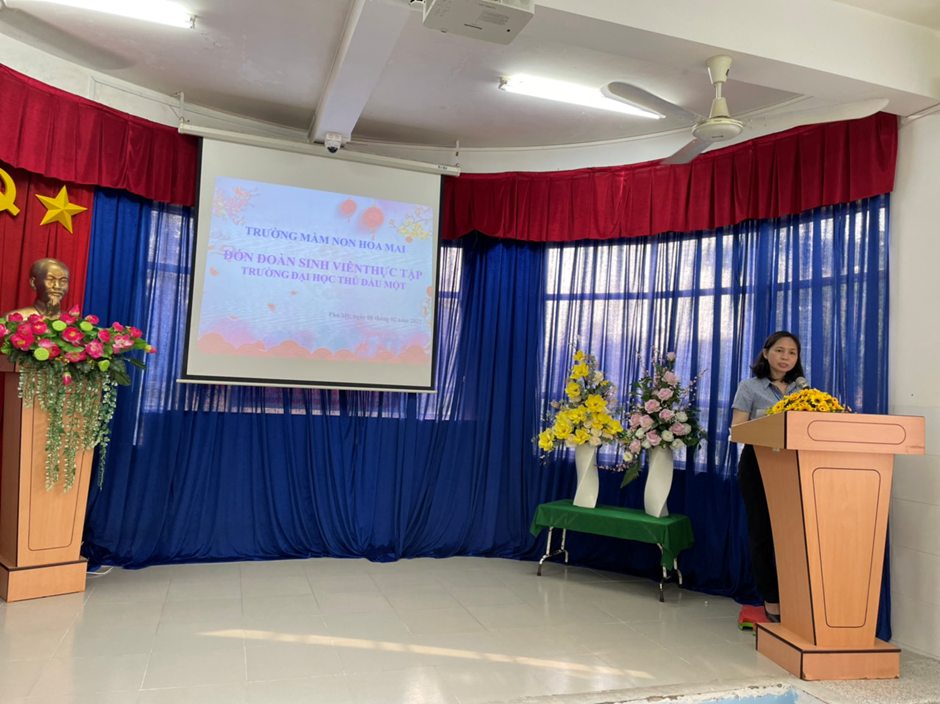Sinh Viên Đại Học Năm Thứ 2 Trường Đại Học Thủ Dầu Một Đến Thực Tập Tại Trường Mầm Non Hoa Mai