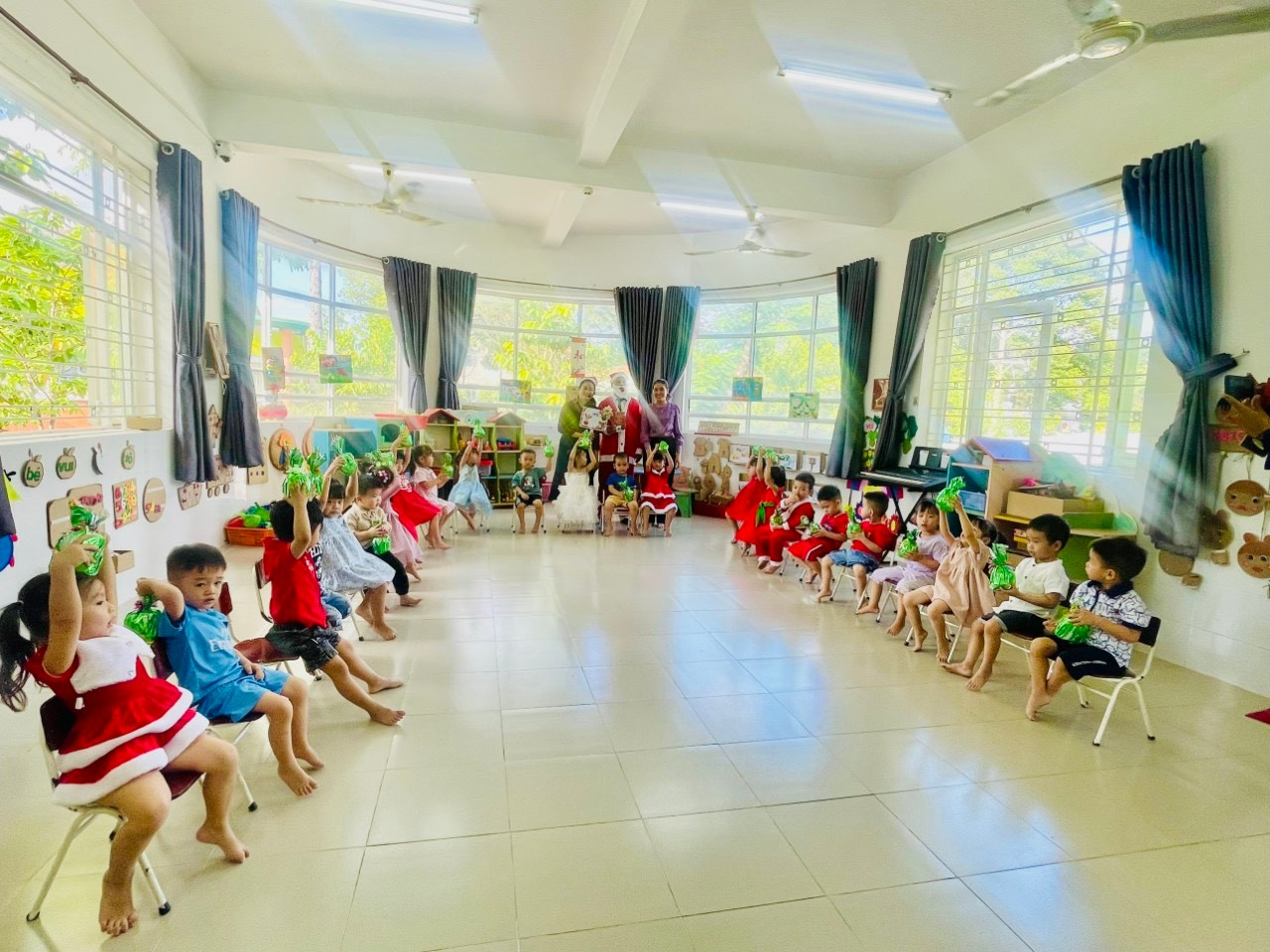 Giáng sinh yêu thương tại trường Mầm non Hoa Mai.