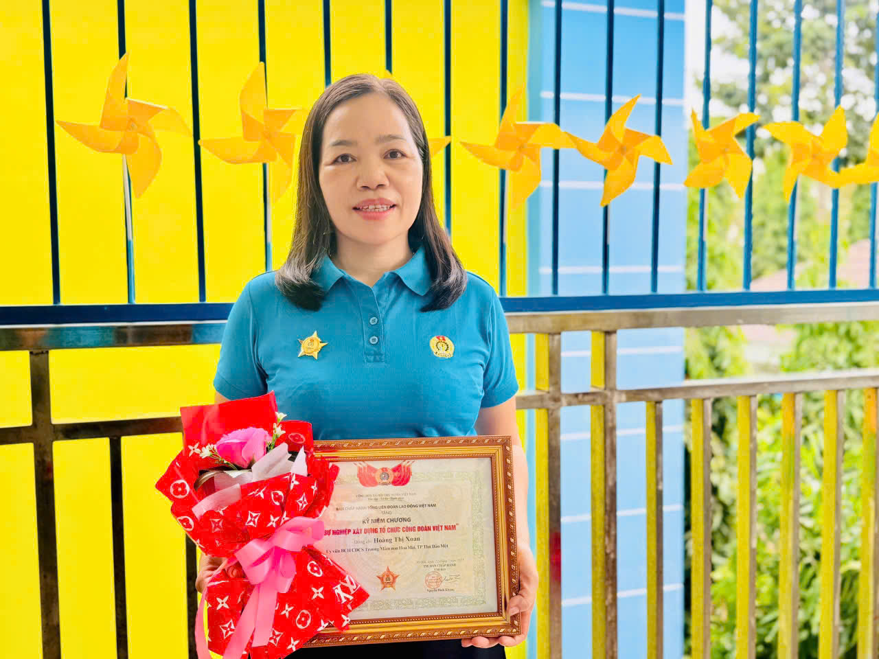 Ghi nhận những đóng góp thầm lặng – cô giáo được trao Kỷ niệm chương “Vì sự nghiệp xây dựng tổ chức Công đoàn Việt Nam”