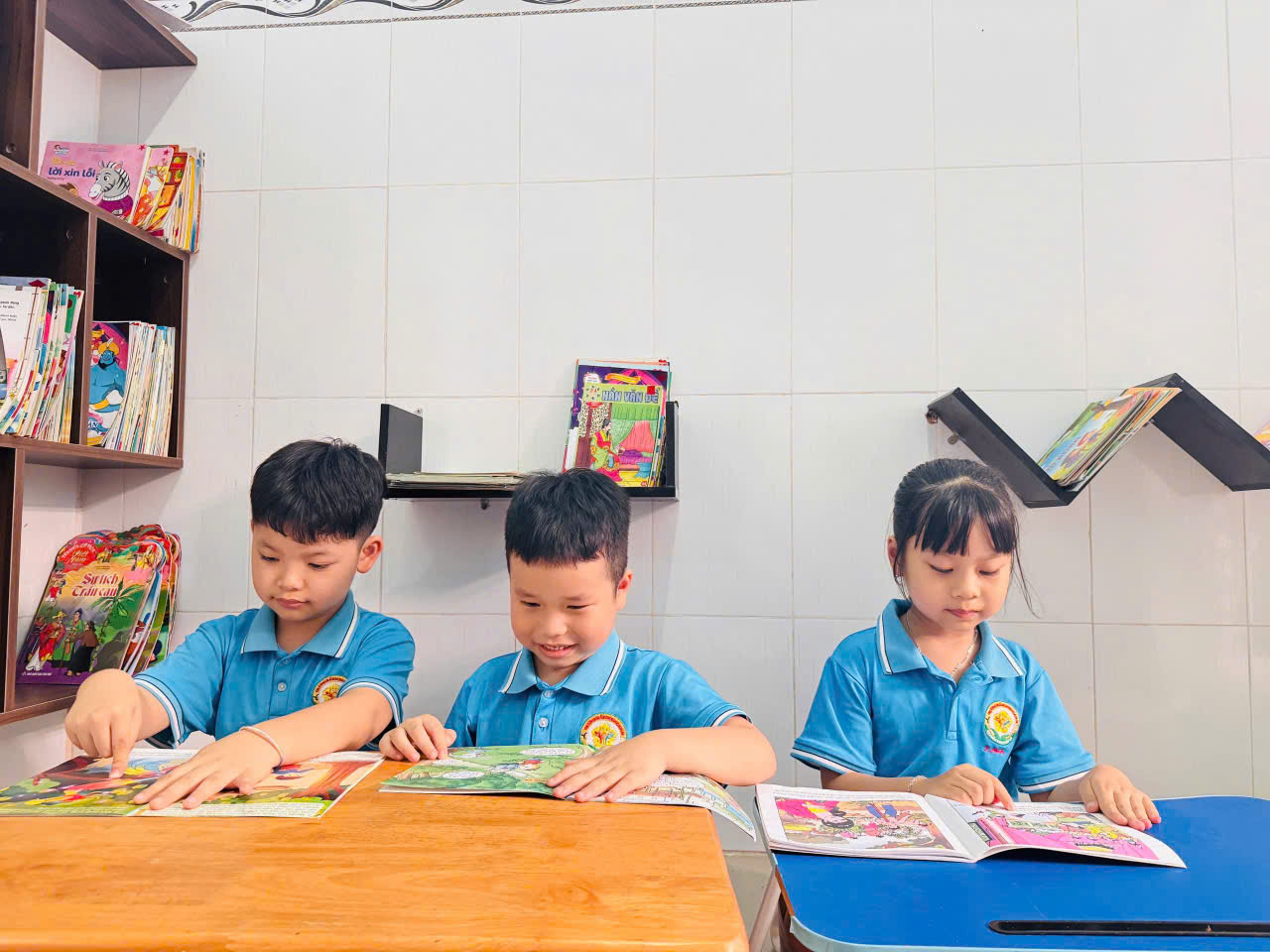 Trường MN Hoa Mai hưởng ứng Ngày hội đọc sách với các thông điệp: “Sách - Tri thức - Khát vọng phát triển đất nước”