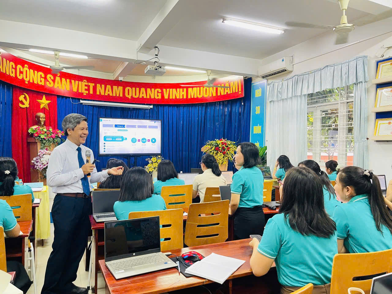 z7701974094400 12f4bb2df4d54f36615772b9f216580c