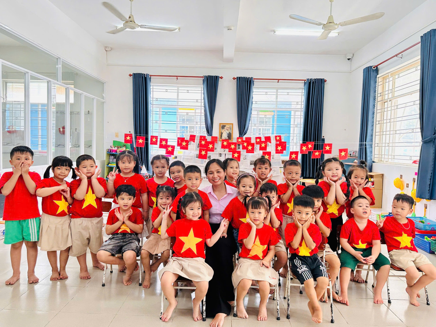 Trường Mầm non Hoa Mai tổ chức các hoạt động chào mừng kỷ niệm 51 năm Ngày Giải phóng miền Nam, thống nhất đất nước (30/4/1975 – 30/4/2026)