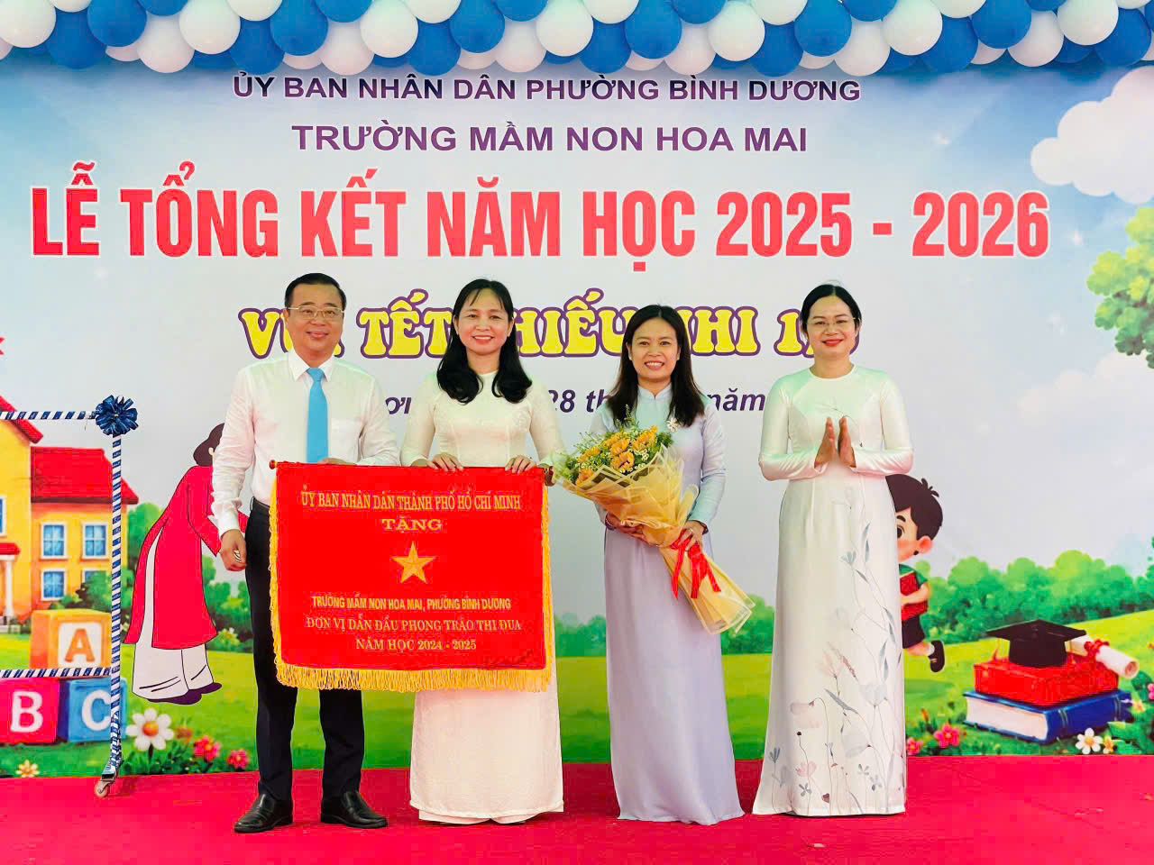 TRƯỜNG MẦM NON HOA MAI VINH DỰ NHẬN CỜ THI ĐUA CỦA ỦY BAN NHÂN DÂN THÀNH PHỐ HỒ CHÍ MINH